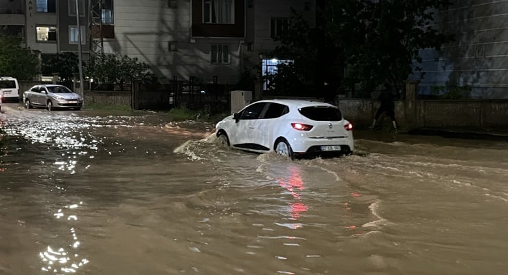Şanlıurfa ve Gaziantep'te sağanak yağış: Bir ölü, 40 yaralı