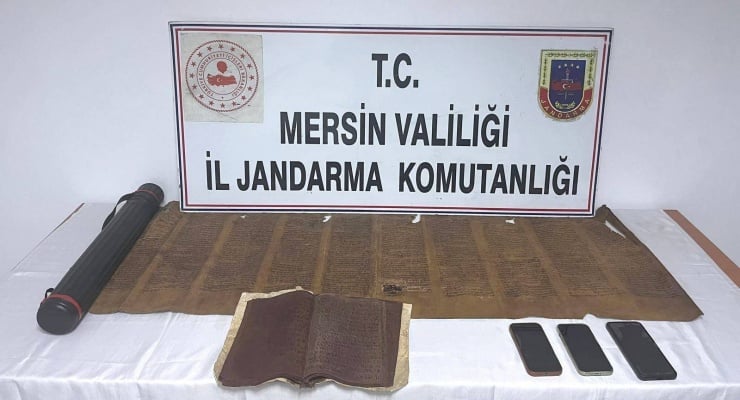 Mersin'de tarihi eser operasyonu: Bir Tevrat'a el kondu