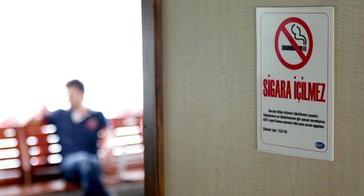 Annenin şikayetiyle: Mahkemeden 'evde sigara içmeme' cezası