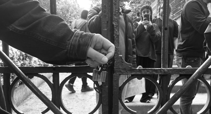 Bilgi Üniversitesi kapısına kilit vuruldu: Öğrenciler protesto ediyor