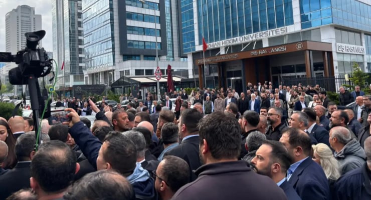 CHP Genel Merkezi önünde gerginlik: 'Mafya kılıklı insanlar parti basıyor'