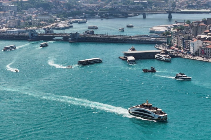 İstanbul Boğazı turkuaz renge döndü