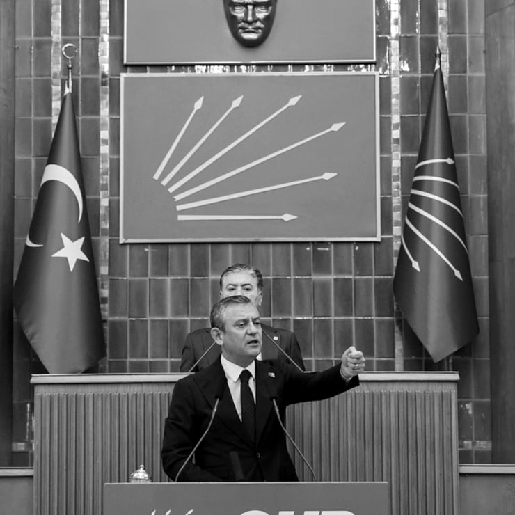 Özel'den Kılıçdaroğlu'na: İki milyon üyeyle yarışalım, kaybeden CHP'yi salsın