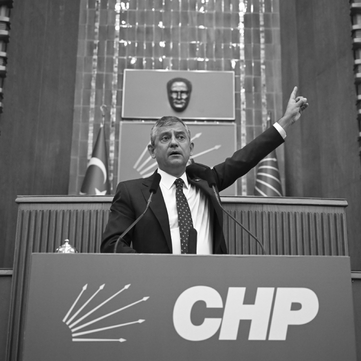 Özel'in ekibi: Parti ismini dilekçe verilince duyacaksınız