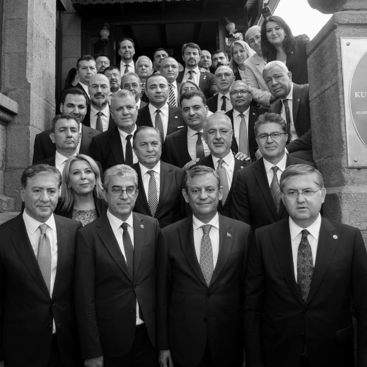 Özgür Özel oybirliğiyle YENİ Parti genel başkanı