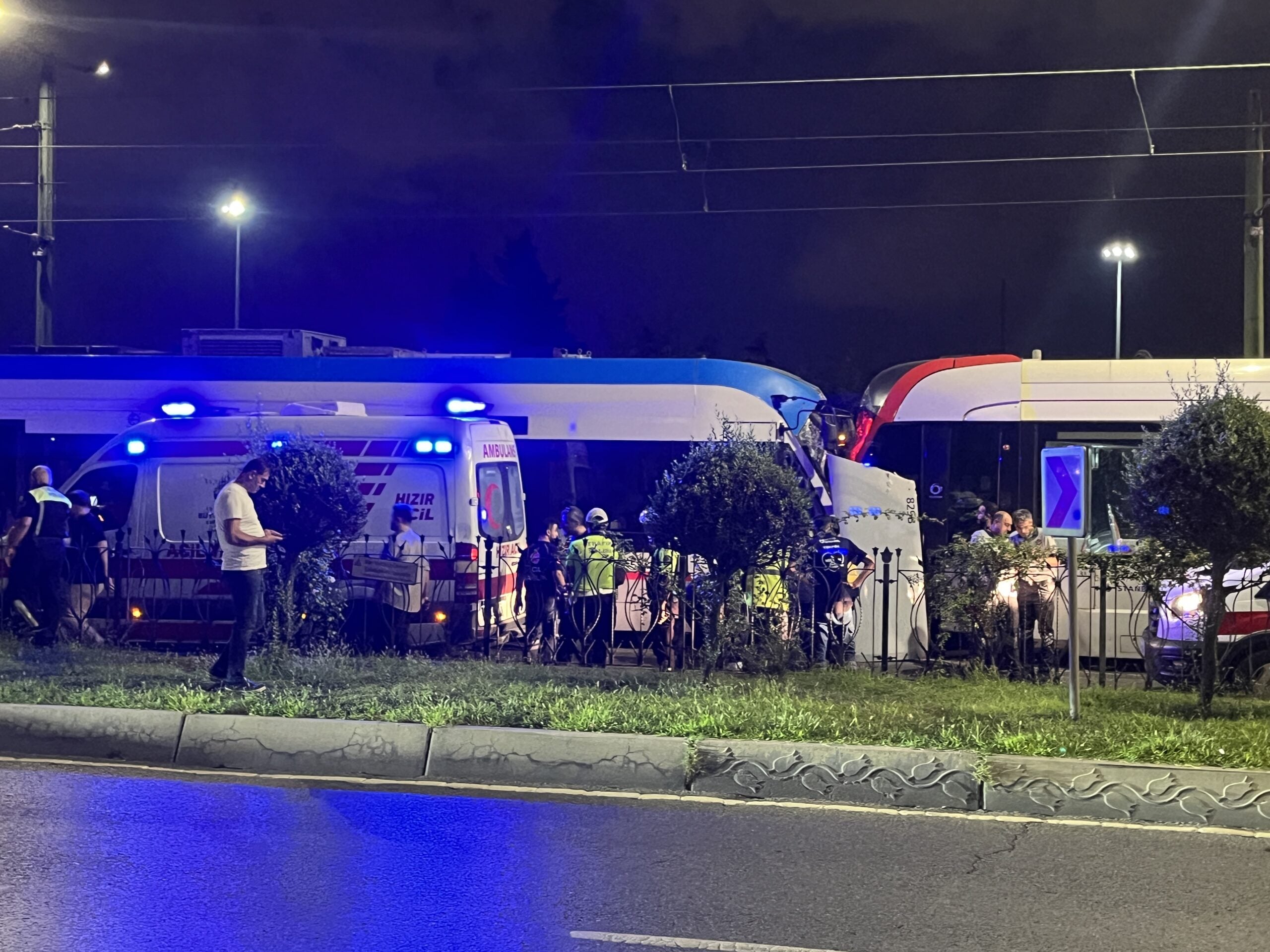 İstanbul'da iki tramvay çarpıştı: Yaralılar hastaneye kaldırıldı - Diken