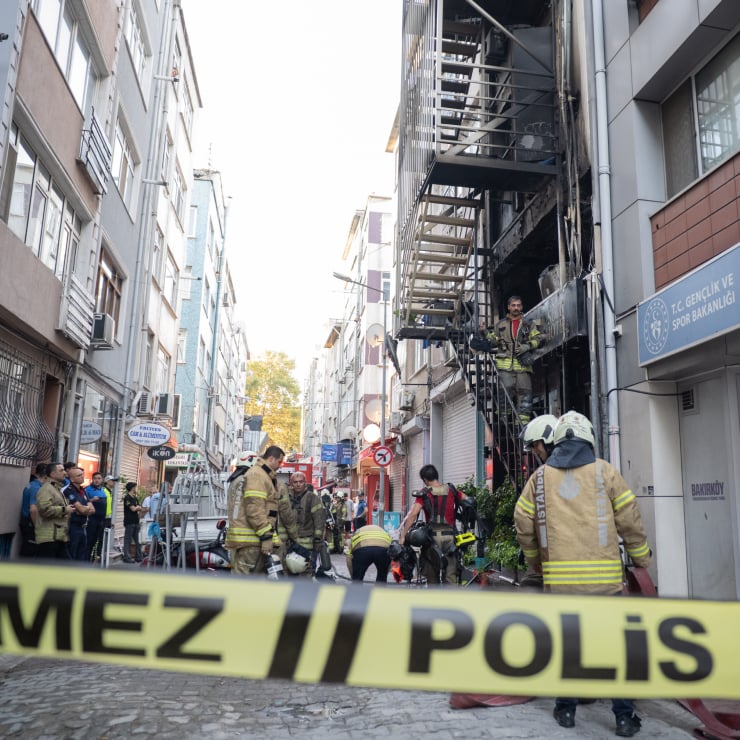 Bakırköy'de otel yangını: 12 yaralı - Diken